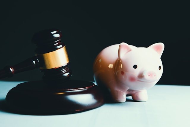 gavel and piggy bank
